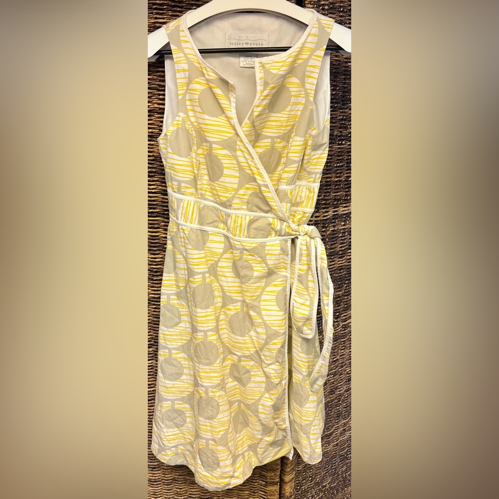 Lesley Evers- Yellow Wrap Dress, Size: Medium,‎ pattern
